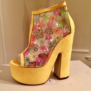 NWT Alberto Moretti ankle booties yellow platform